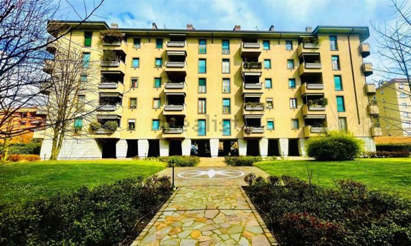appartamento in vendita a Monza in zona Centro Storico
