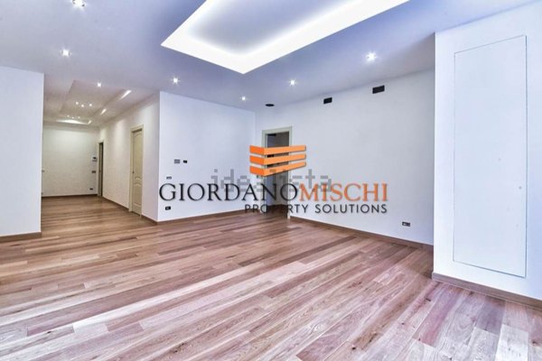 appartamento in vendita a Monza in zona Centro Storico