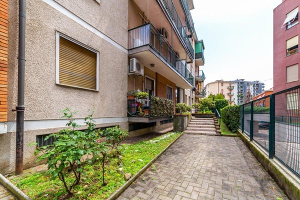 appartamento in vendita a Monza in zona Centro Storico