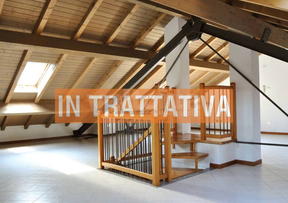 appartamento in vendita a Monza in zona Centro Storico