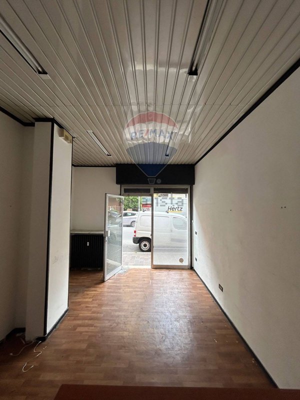 negozio in vendita a Monza in zona Centro Storico