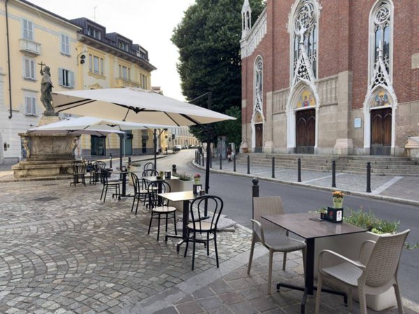 negozio in vendita a Monza in zona Centro Storico