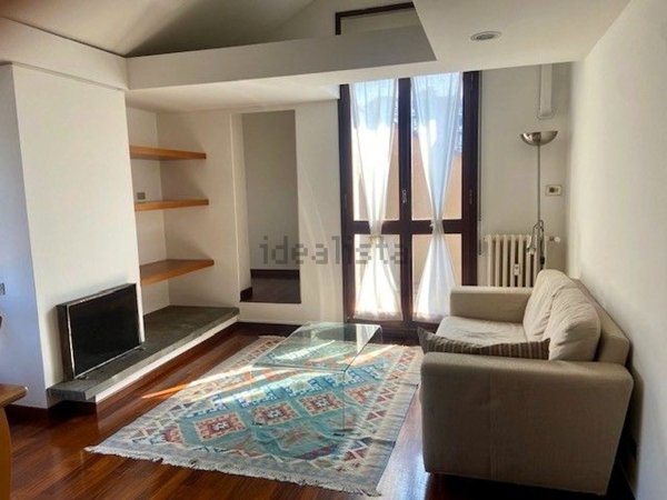 appartamento in vendita a Monza in zona Centro Storico