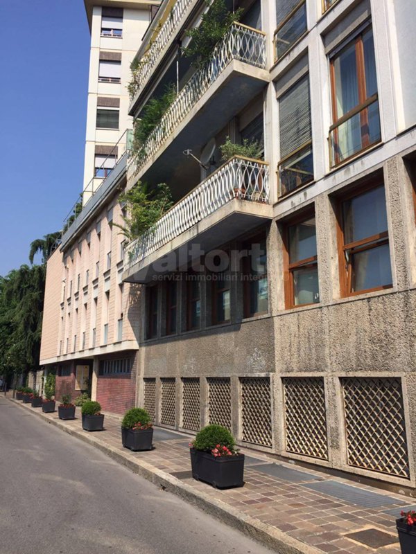 ufficio in vendita a Monza in zona Centro Storico