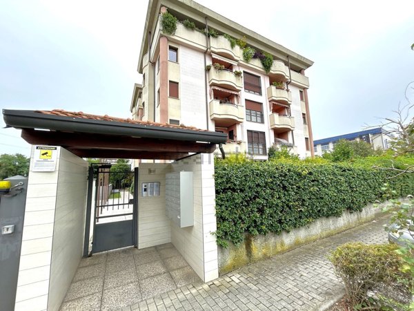 appartamento in vendita a Monza in zona Centro Storico
