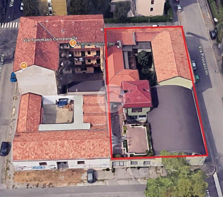 intera palazzina in vendita a Monza in zona Centro Storico