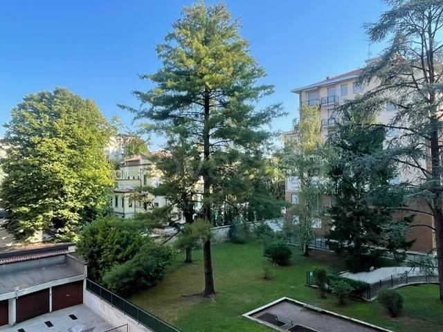 appartamento in vendita a Monza in zona Centro Storico