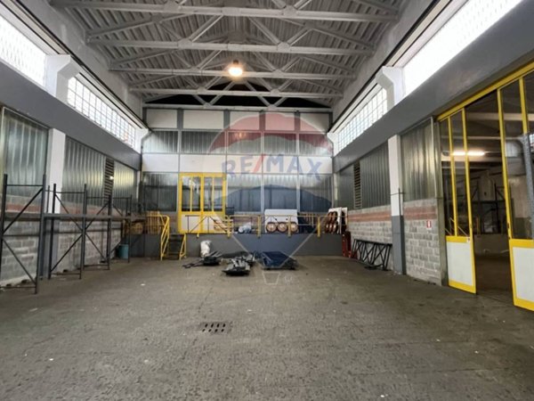 locale commerciale in vendita a Monza
