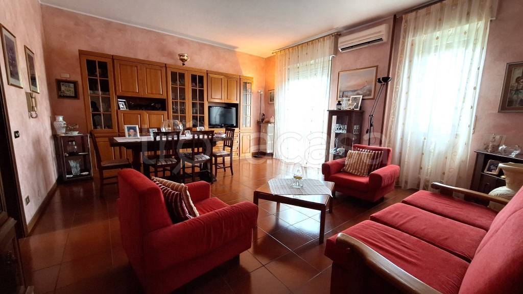 appartamento in vendita a Monza in zona Centro Storico