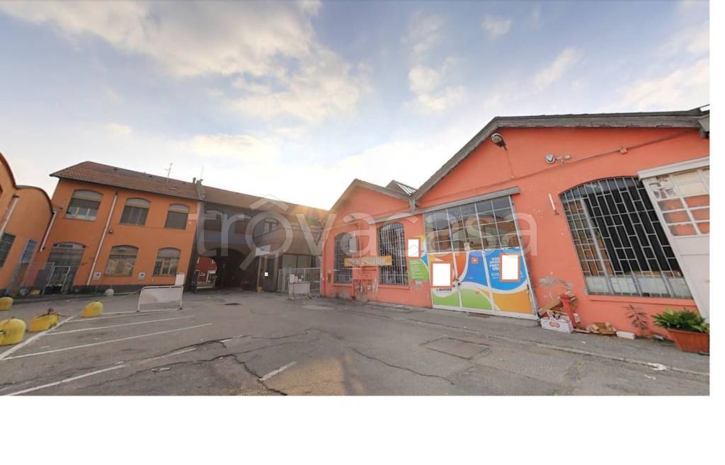 locale commerciale in vendita a Monza