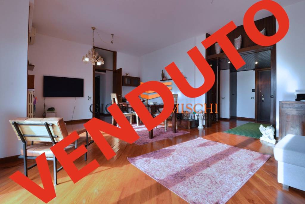 appartamento in vendita a Monza in zona Centro Storico