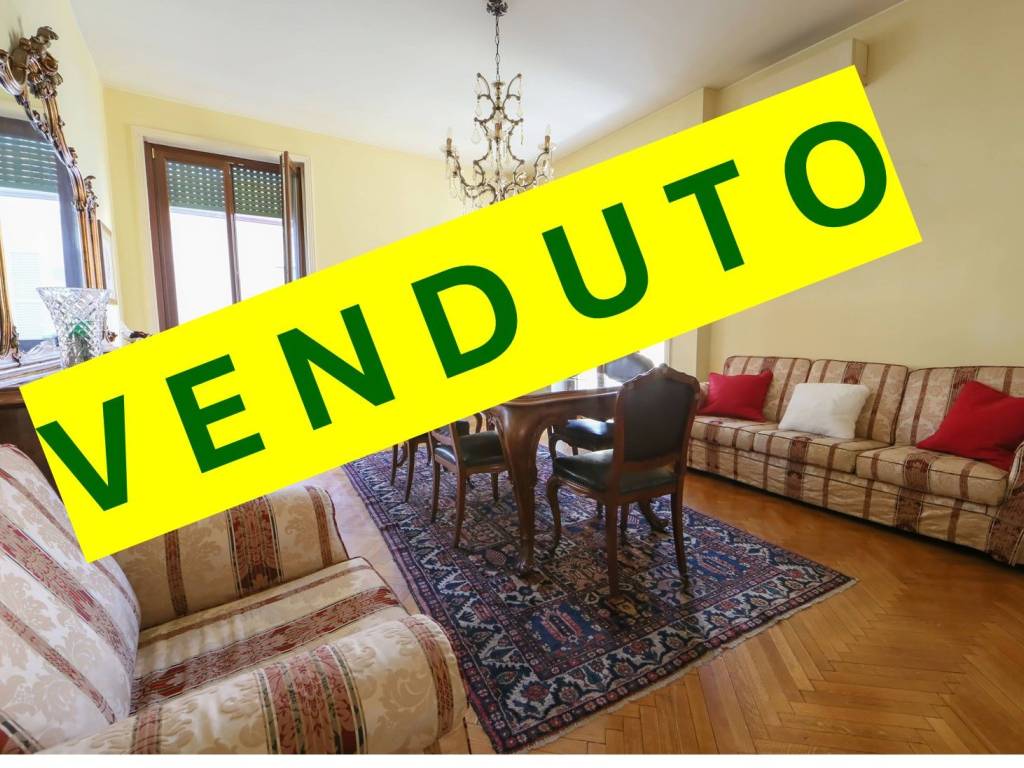 appartamento in vendita a Monza in zona Centro Storico