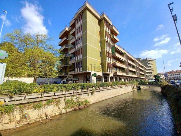 appartamento in vendita a Monza in zona Centro Storico