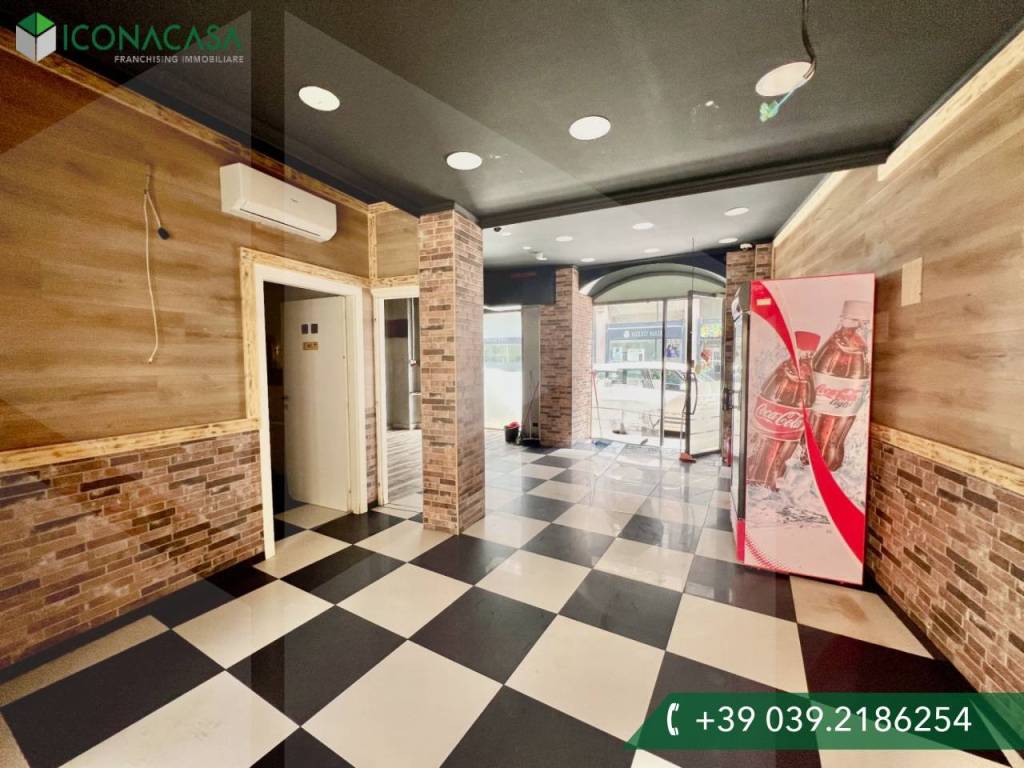 negozio in vendita a Monza in zona Centro Storico