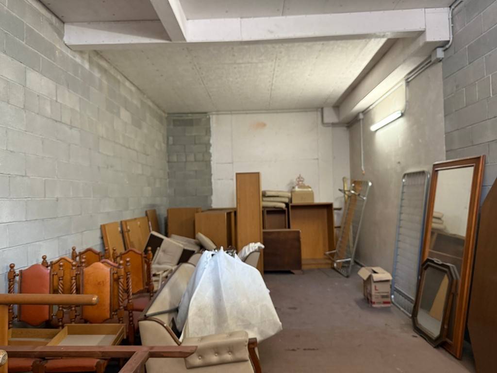 locale di sgombero in vendita a Monza