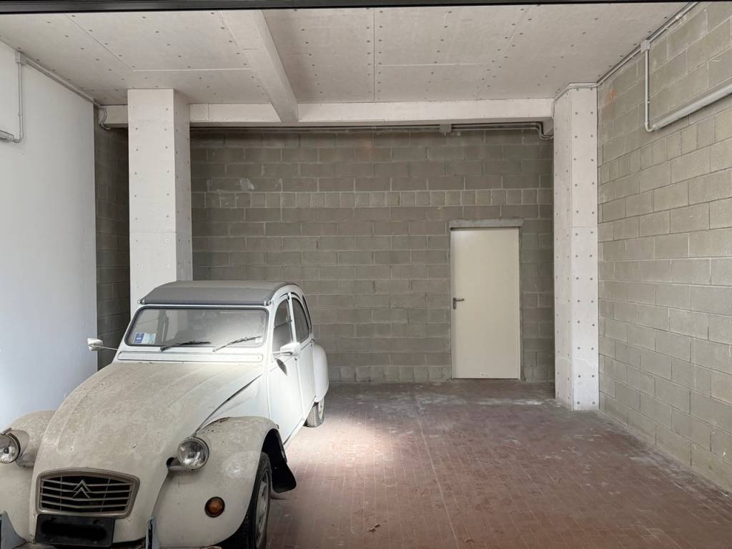 locale di sgombero in vendita a Monza