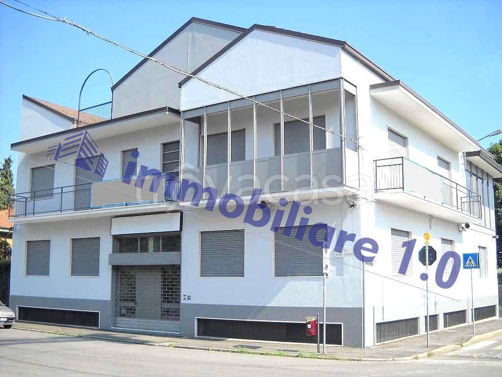 negozio in vendita a Monza