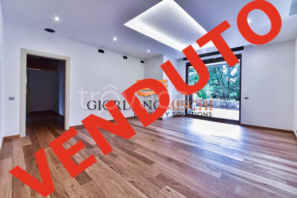 appartamento in vendita a Monza in zona Centro Storico