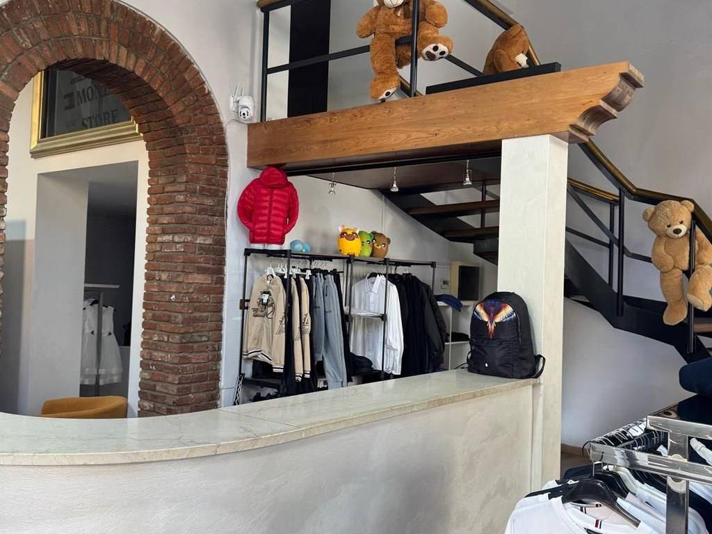 negozio in vendita a Monza