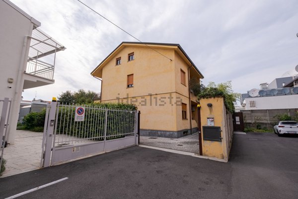 casa indipendente in vendita a Monza