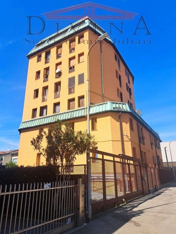 appartamento in vendita a Monza in zona Centro Storico