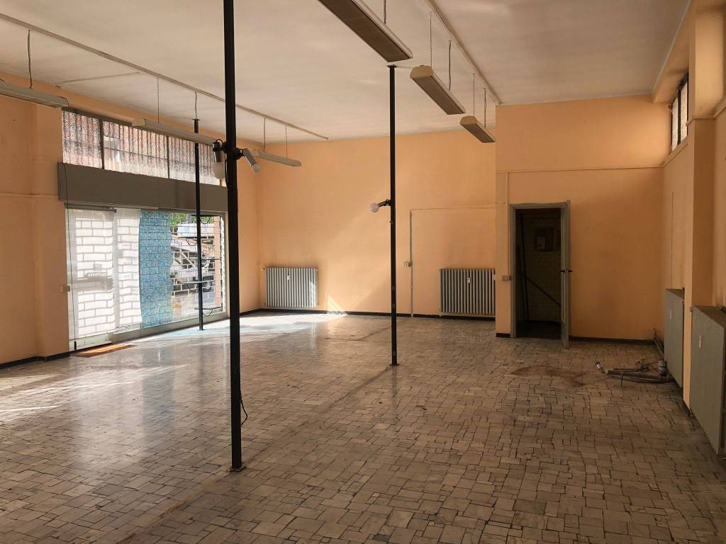 negozio in vendita a Monza