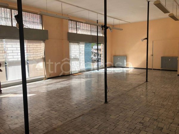 negozio in vendita a Monza