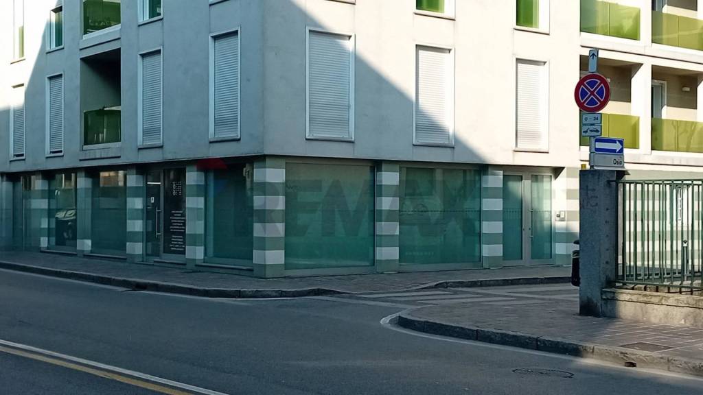 negozio in vendita a Monza in zona Centro Storico