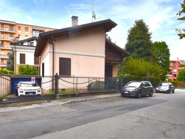 casa indipendente in vendita a Monza in zona Ospedale San Gerardo