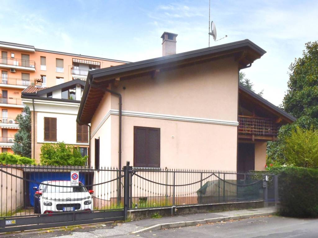 casa indipendente in vendita a Monza in zona Ospedale San Gerardo