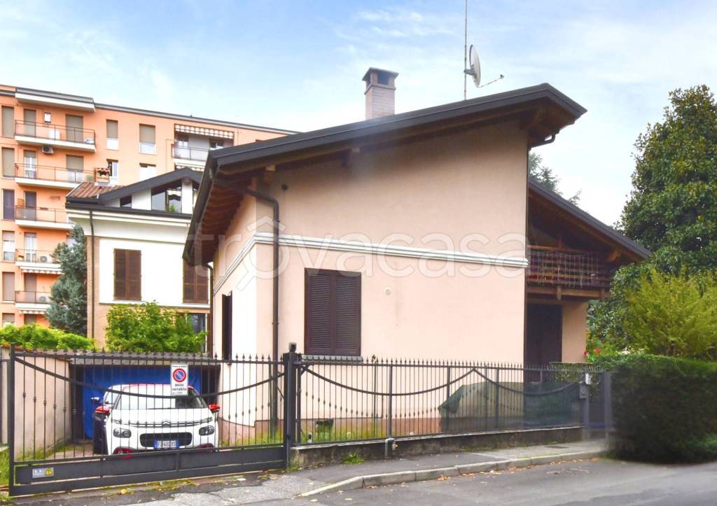 casa indipendente in vendita a Monza in zona Ospedale San Gerardo