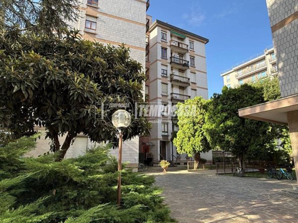 appartamento in vendita a Monza in zona Centro Storico