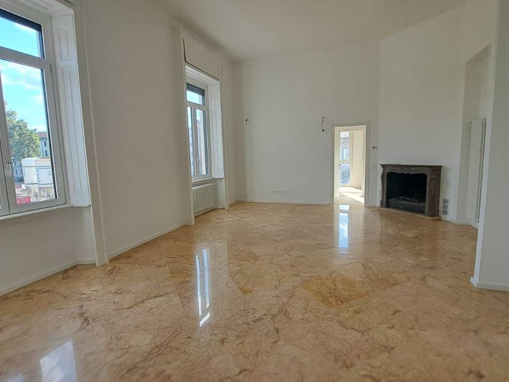 appartamento in vendita a Monza in zona Centro Storico