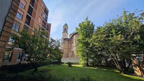 appartamento in vendita a Monza in zona Centro Storico