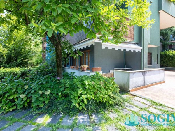 appartamento in vendita a Monza in zona Centro Storico