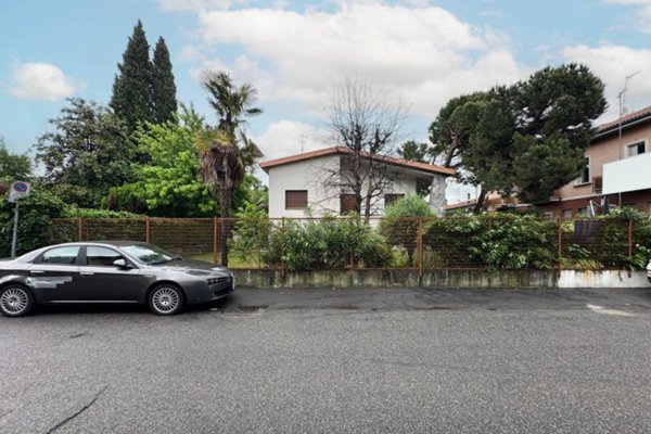 casa indipendente in vendita a Monza