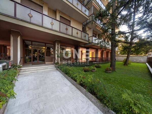 appartamento in vendita a Monza in zona Centro Storico