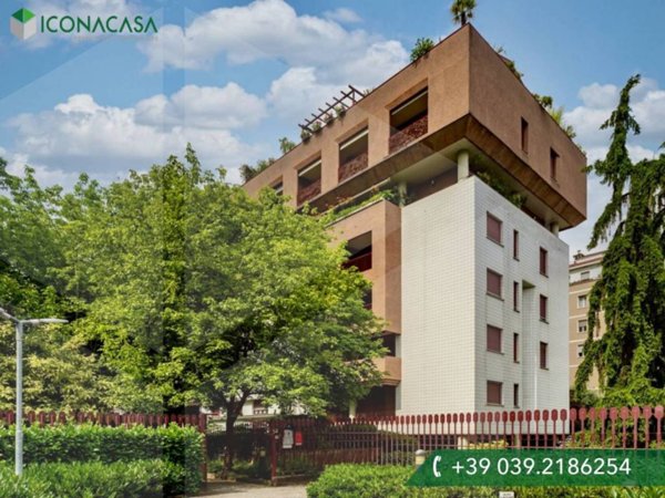 appartamento in vendita a Monza in zona Centro Storico