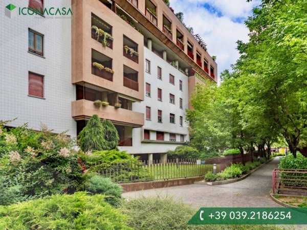 appartamento in vendita a Monza in zona Centro Storico