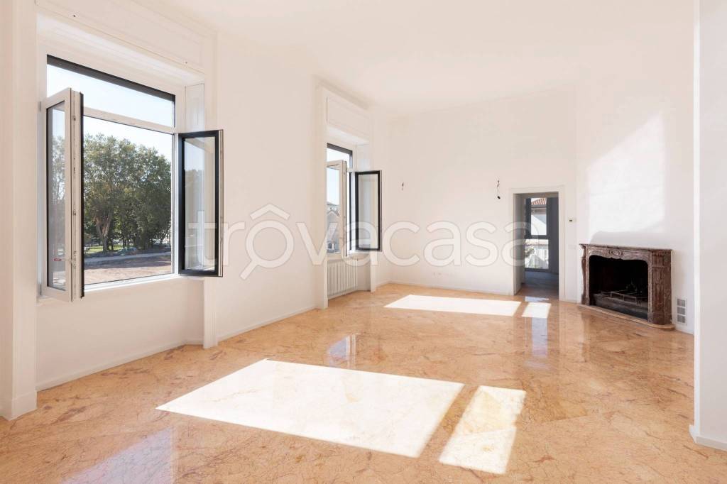 appartamento in vendita a Monza in zona Centro Storico