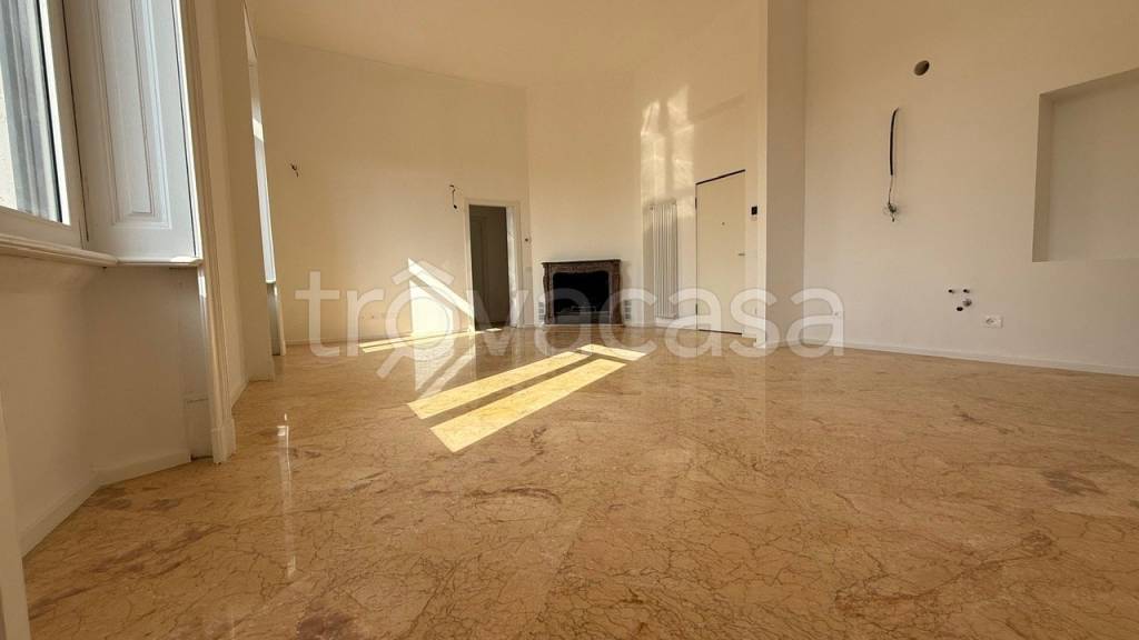 appartamento in vendita a Monza in zona Centro Storico
