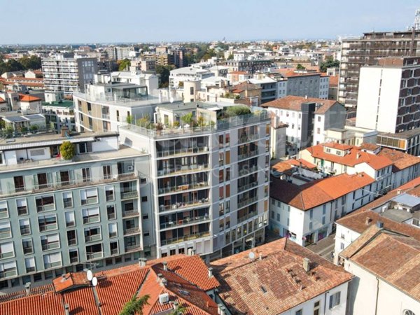 appartamento in vendita a Monza in zona Centro Storico