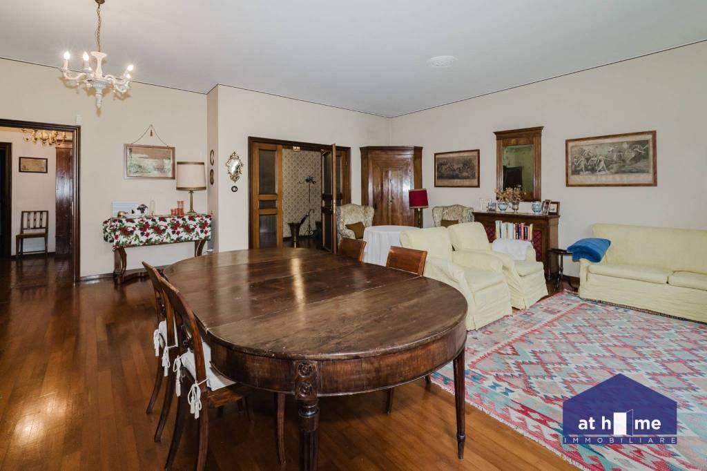 appartamento in vendita a Monza in zona Centro Storico