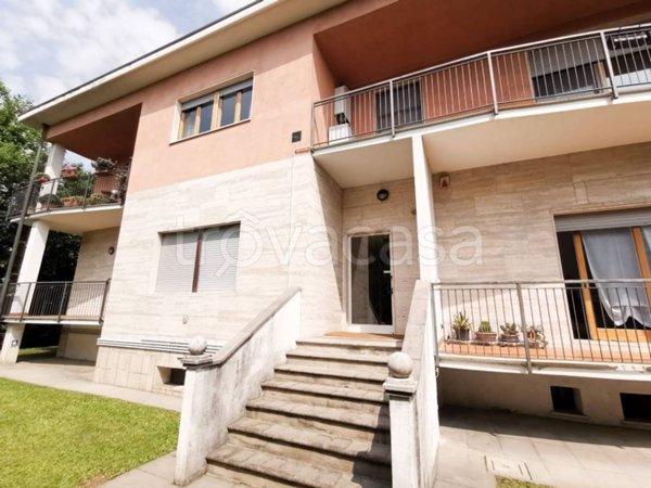 locale commerciale in vendita a Monza