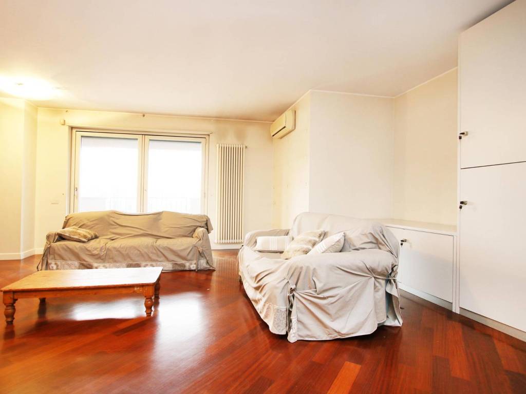 appartamento in vendita a Monza in zona Centro Storico