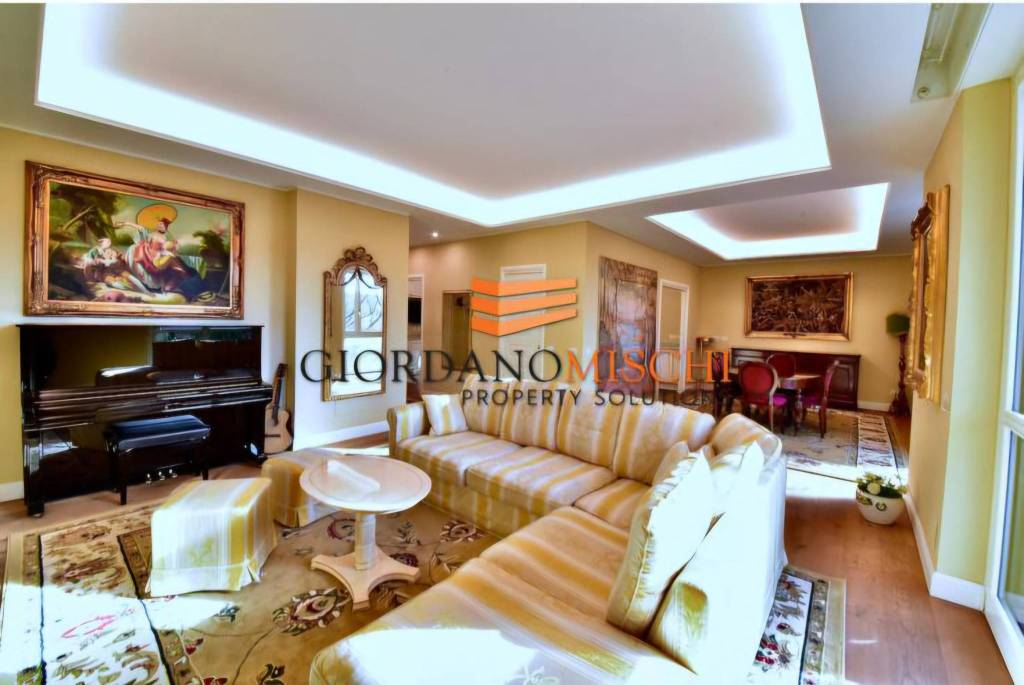 appartamento in vendita a Monza in zona Centro Storico