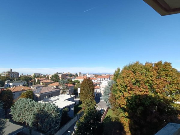 appartamento in vendita a Monza in zona Centro Storico