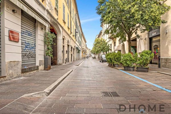 appartamento in vendita a Monza in zona Centro Storico