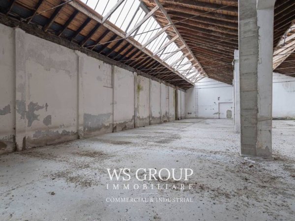 locale commerciale in vendita a Monza
