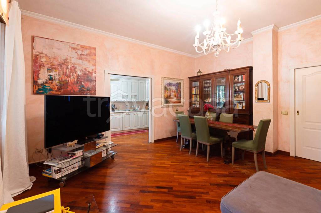 appartamento in vendita a Monza in zona Centro Storico